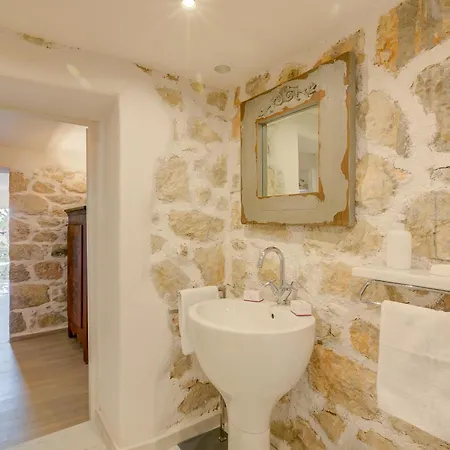 Marinella, Style History Serenity Villa